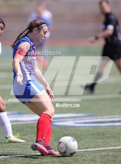 Thumbnail 3 in Harlingen vs. Westlake (UIL 6A Soccer Regional Semifinals) photogallery.