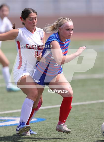 Thumbnail 1 in Harlingen vs. Westlake (UIL 6A Soccer Regional Semifinals) photogallery.