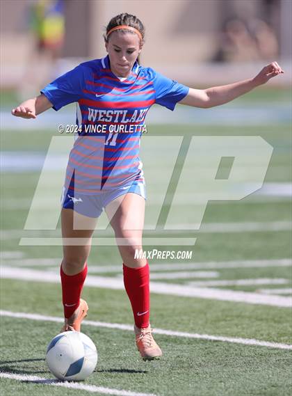 Thumbnail 3 in Harlingen vs. Westlake (UIL 6A Soccer Regional Semifinals) photogallery.