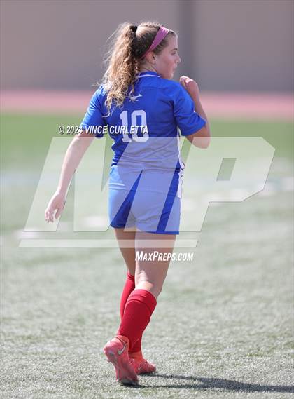 Thumbnail 1 in Harlingen vs. Westlake (UIL 6A Soccer Regional Semifinals) photogallery.