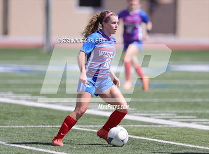 Thumbnail 2 in Harlingen vs. Westlake (UIL 6A Soccer Regional Semifinals) photogallery.