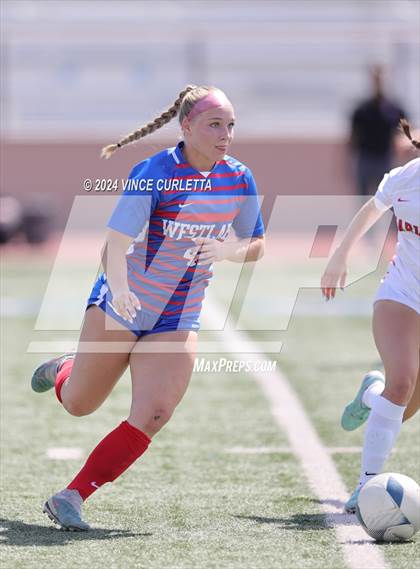 Thumbnail 3 in Harlingen vs. Westlake (UIL 6A Soccer Regional Semifinals) photogallery.