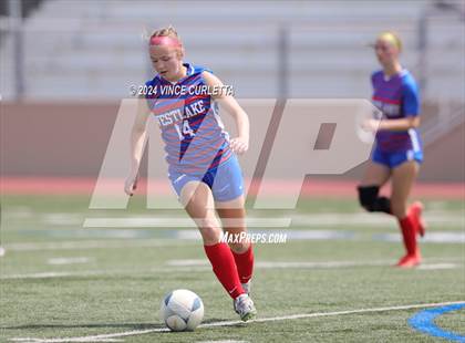 Thumbnail 1 in Harlingen vs. Westlake (UIL 6A Soccer Regional Semifinals) photogallery.