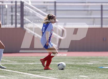Thumbnail 3 in Harlingen vs. Westlake (UIL 6A Soccer Regional Semifinals) photogallery.