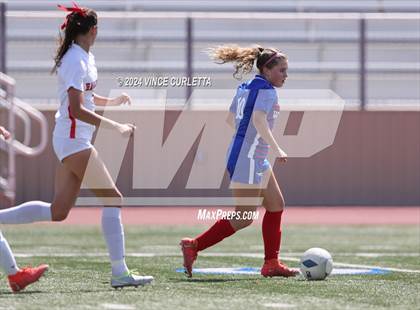 Thumbnail 3 in Harlingen vs. Westlake (UIL 6A Soccer Regional Semifinals) photogallery.