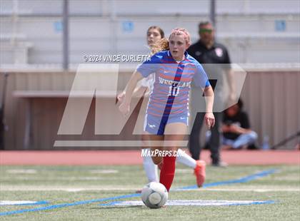 Thumbnail 1 in Harlingen vs. Westlake (UIL 6A Soccer Regional Semifinals) photogallery.
