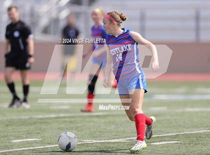 Thumbnail 3 in Harlingen vs. Westlake (UIL 6A Soccer Regional Semifinals) photogallery.