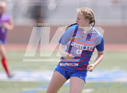 Thumbnail 3 in Harlingen vs. Westlake (UIL 6A Soccer Regional Semifinals) photogallery.