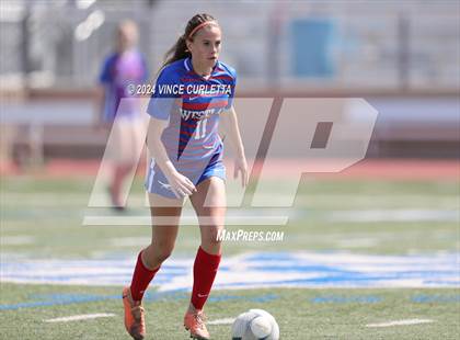 Thumbnail 1 in Harlingen vs. Westlake (UIL 6A Soccer Regional Semifinals) photogallery.