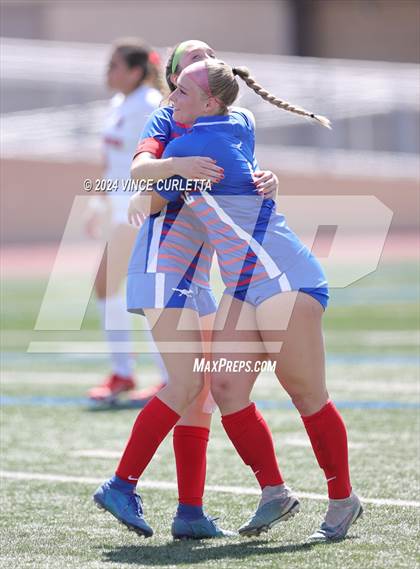 Thumbnail 3 in Harlingen vs. Westlake (UIL 6A Soccer Regional Semifinals) photogallery.