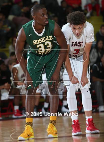 Thumbnail 2 in Roselle Catholic vs. Newark East Side (Hoop Group Tip-Off Showcase) photogallery.