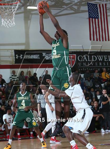 Thumbnail 3 in Roselle Catholic vs. Newark East Side (Hoop Group Tip-Off Showcase) photogallery.