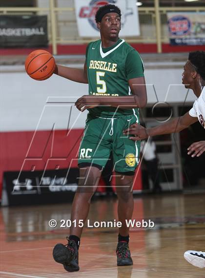 Thumbnail 2 in Roselle Catholic vs. Newark East Side (Hoop Group Tip-Off Showcase) photogallery.