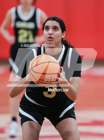 Thumbnail 2 in Oak Park vs  Hamilton (West Coast Holiday Tournament) photogallery.