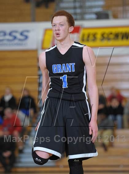Thumbnail 2 in Rainier Beach vs. Grant (Les Schwab Invitational) photogallery.
