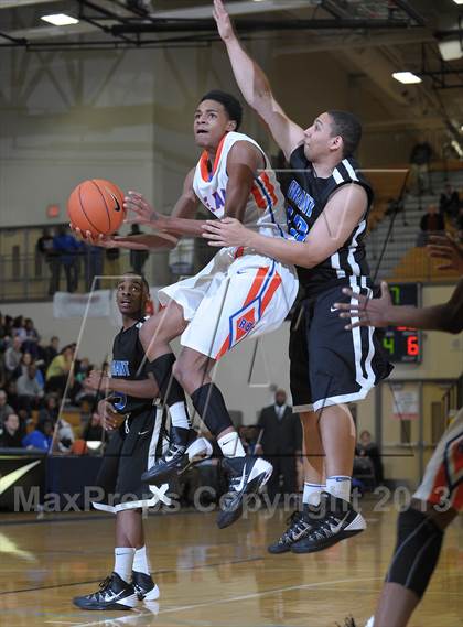 Thumbnail 2 in Rainier Beach vs. Grant (Les Schwab Invitational) photogallery.