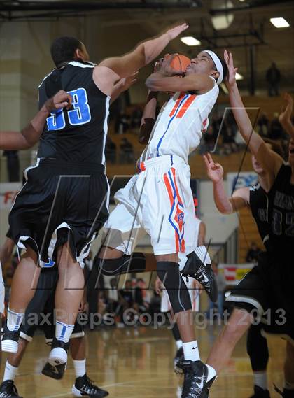 Thumbnail 1 in Rainier Beach vs. Grant (Les Schwab Invitational) photogallery.
