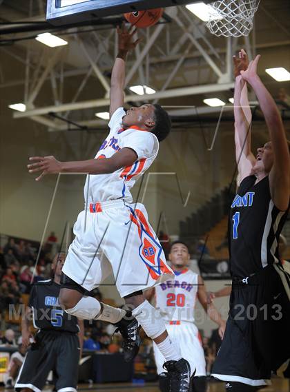 Thumbnail 1 in Rainier Beach vs. Grant (Les Schwab Invitational) photogallery.