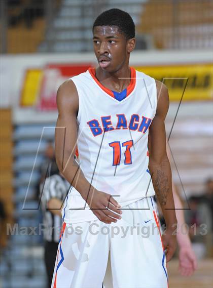 Thumbnail 1 in Rainier Beach vs. Grant (Les Schwab Invitational) photogallery.