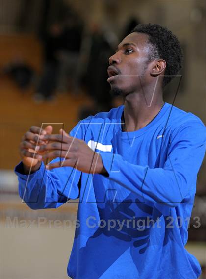Thumbnail 1 in Rainier Beach vs. Grant (Les Schwab Invitational) photogallery.