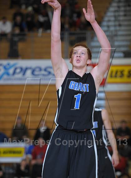 Thumbnail 3 in Rainier Beach vs. Grant (Les Schwab Invitational) photogallery.