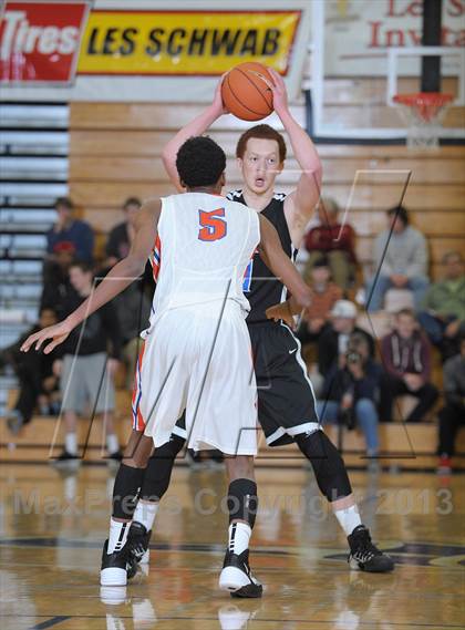 Thumbnail 2 in Rainier Beach vs. Grant (Les Schwab Invitational) photogallery.