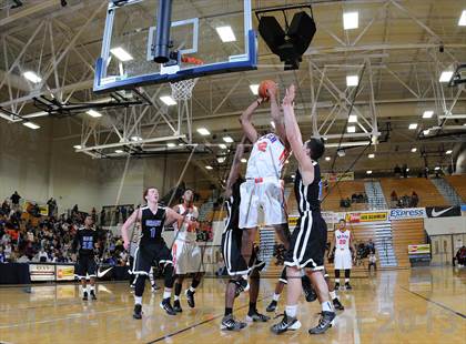 Thumbnail 2 in Rainier Beach vs. Grant (Les Schwab Invitational) photogallery.