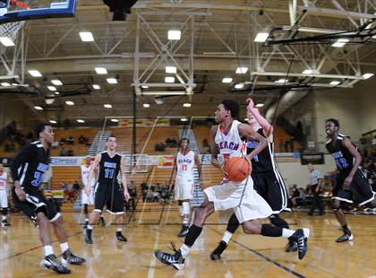 Thumbnail 2 in Rainier Beach vs. Grant (Les Schwab Invitational) photogallery.