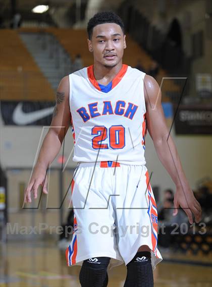 Thumbnail 3 in Rainier Beach vs. Grant (Les Schwab Invitational) photogallery.