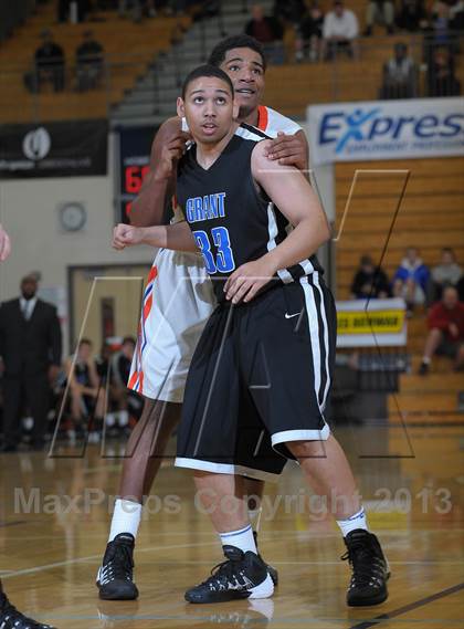 Thumbnail 2 in Rainier Beach vs. Grant (Les Schwab Invitational) photogallery.