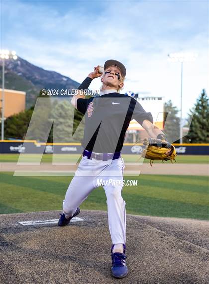 Thumbnail 2 in Lehi vs. Riverton (UHSAA 6A Bracket Play) photogallery.