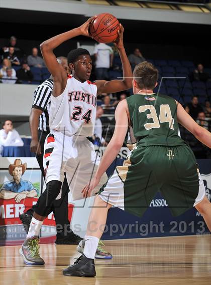 Thumbnail 1 in Royal vs. Tustin (CIF SS DIV 3AA Final) photogallery.
