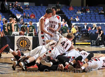 Thumbnail 1 in Royal vs. Tustin (CIF SS DIV 3AA Final) photogallery.