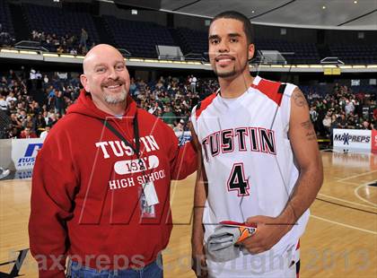 Thumbnail 2 in Royal vs. Tustin (CIF SS DIV 3AA Final) photogallery.