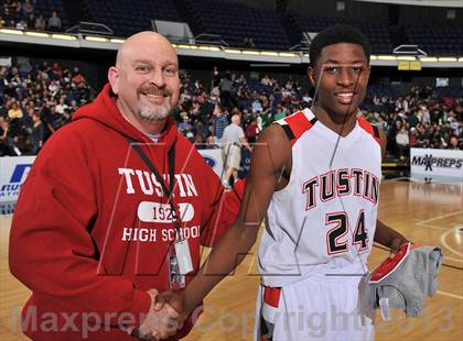 Thumbnail 2 in Royal vs. Tustin (CIF SS DIV 3AA Final) photogallery.