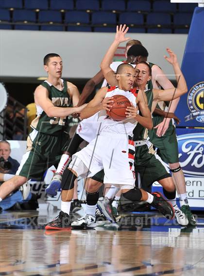 Thumbnail 2 in Royal vs. Tustin (CIF SS DIV 3AA Final) photogallery.