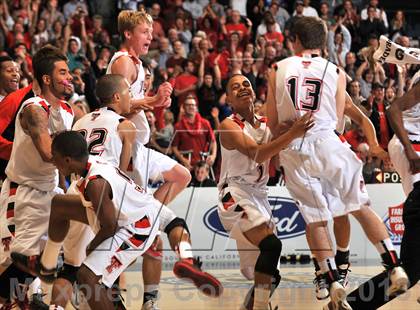 Thumbnail 2 in Royal vs. Tustin (CIF SS DIV 3AA Final) photogallery.