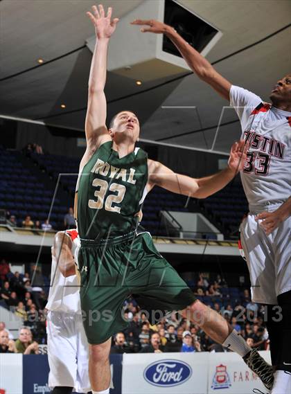 Thumbnail 1 in Royal vs. Tustin (CIF SS DIV 3AA Final) photogallery.