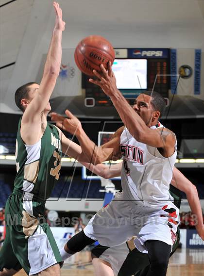 Thumbnail 2 in Royal vs. Tustin (CIF SS DIV 3AA Final) photogallery.