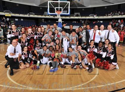 Thumbnail 2 in Royal vs. Tustin (CIF SS DIV 3AA Final) photogallery.