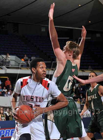 Thumbnail 2 in Royal vs. Tustin (CIF SS DIV 3AA Final) photogallery.