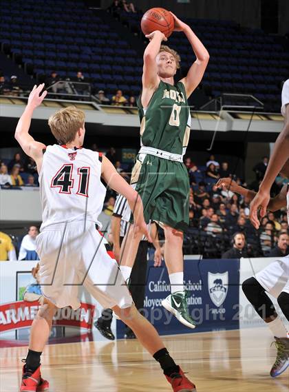 Thumbnail 3 in Royal vs. Tustin (CIF SS DIV 3AA Final) photogallery.