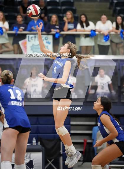 Thumbnail 3 in Weiss vs. Friendswood (UIL 5A Volleyball Division II  Region 3 Semifinal)  photogallery.