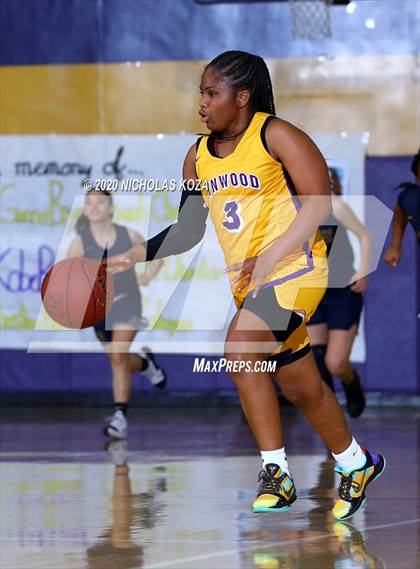 Thumbnail 1 in Warren vs. Lynwood photogallery.