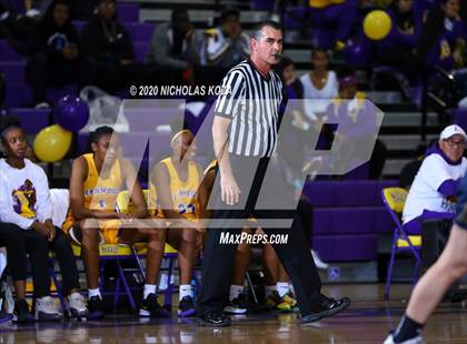 Thumbnail 1 in Warren vs. Lynwood photogallery.