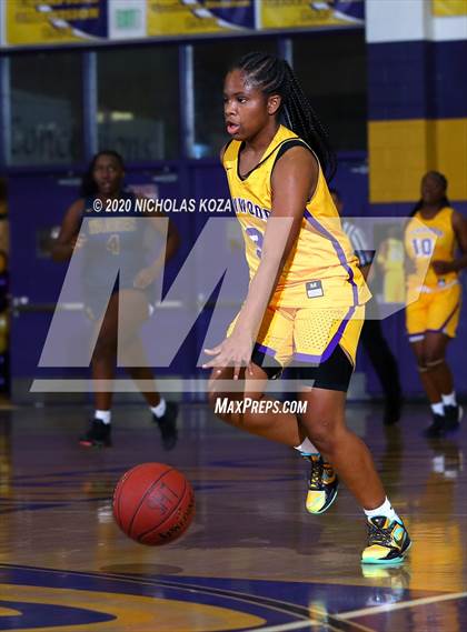 Thumbnail 2 in Warren vs. Lynwood photogallery.