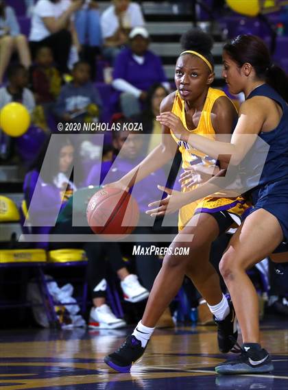 Thumbnail 1 in Warren vs. Lynwood photogallery.