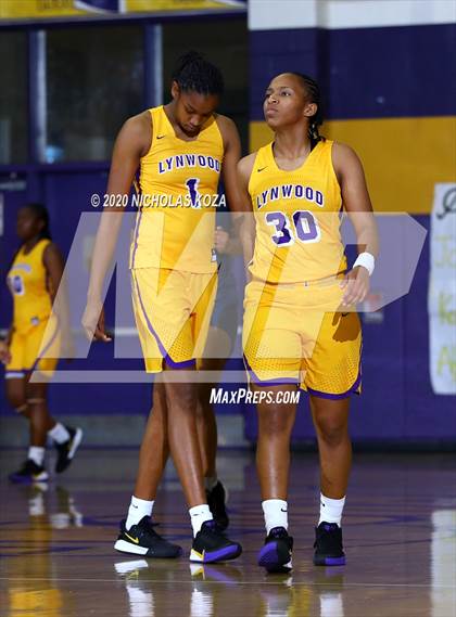 Thumbnail 2 in Warren vs. Lynwood photogallery.