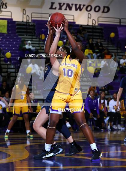 Thumbnail 3 in Warren vs. Lynwood photogallery.