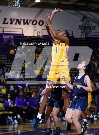 Thumbnail 1 in Warren vs. Lynwood photogallery.